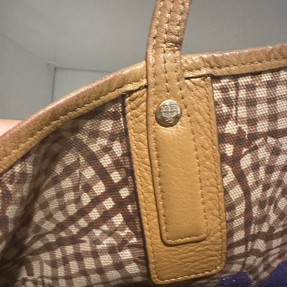 MCMclassy tote. Lightweight tote bag in Visetos monogram canvas andnappa leather - Picture 7 of 12